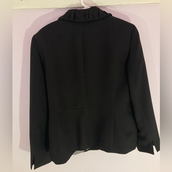 Le Suit Ruffled Blazer - Picture 8 of 8